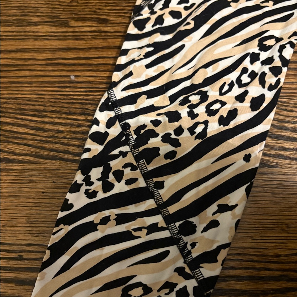 PINK Victoria's Secret Black and Tan Animal Print Leggings - Picture 3 of 6